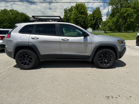 Used 2022 Jeep Cherokee Trailhawk w/ Premium Leather Package AWD/4WD image 4