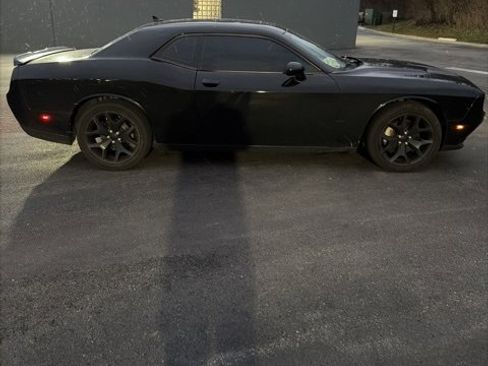 Used 2015 Dodge Challenger SXT Plus image 2