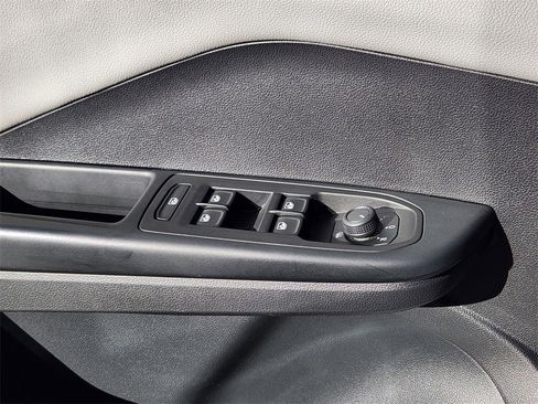 Used 2022 Volkswagen Taos SE image 4