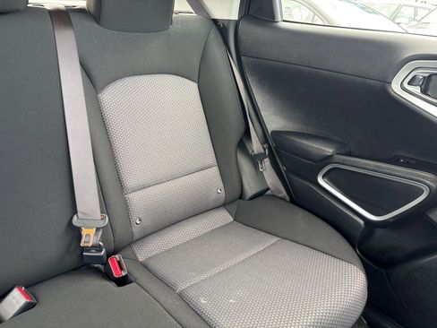 Used 2025 Kia Soul LX w/ LX Technology Package FWD image 35