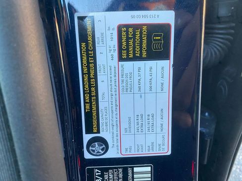 Used 2017 Mercedes-Benz E 300 4MATIC image 33