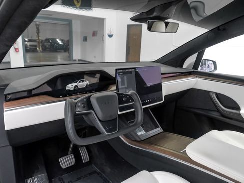 Used 2022 Tesla Model X AWD/4WD image 3