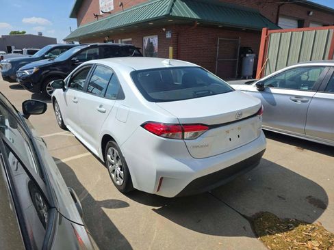 Used 2025 Toyota Corolla LE FWD image 3
