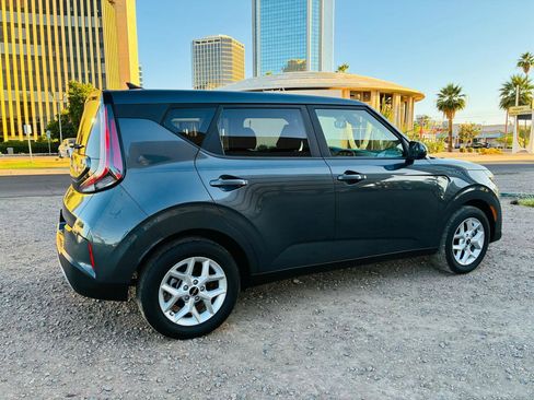 Used 2023 Kia Soul LX w/ LX Technology Package FWD image 5