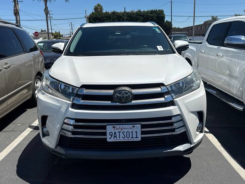 Certified 2018 Toyota Highlander Limited Platinum AWD/4WD image 2