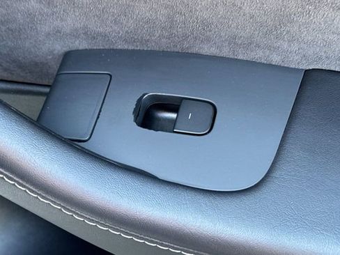 Used 2021 Tesla Model Y Long Range image 22