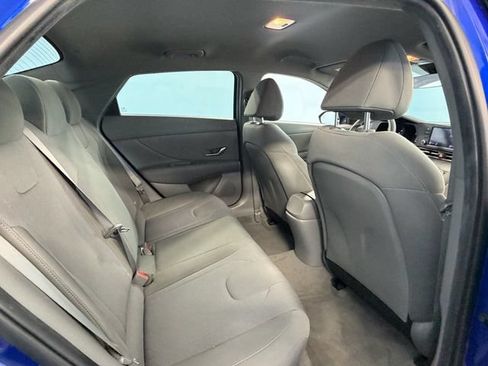 Used 2023 Hyundai Elantra SE FWD image 12