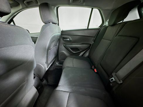 Used 2020 Chevrolet Trax LT image 39