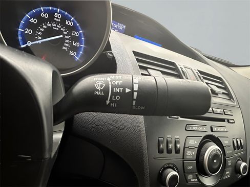 Used 2013 MAZDA MAZDA3 i Sport image 15