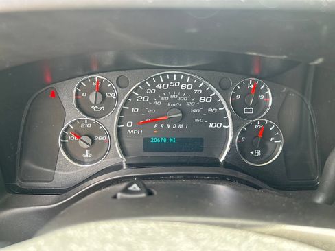 Used 2025 Chevrolet Express 2500 w/ Driver Convenience Package RWD image 17