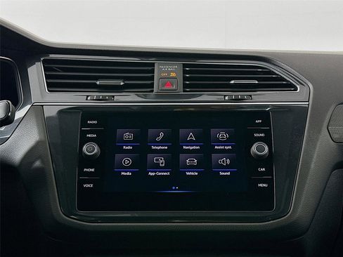 Used 2022 Volkswagen Tiguan SE R-Line image 13