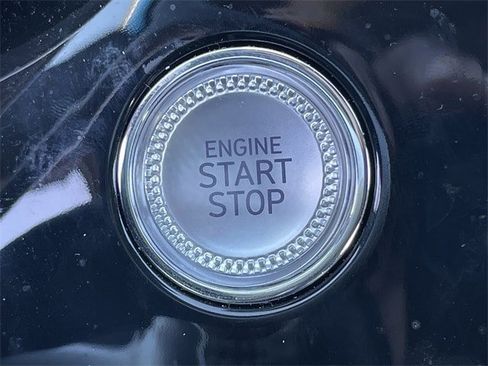 Used 2025 Genesis G70 2.5T image 21