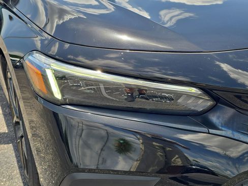 Used 2023 Honda Civic Sport image 7