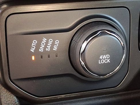 Used 2023 Jeep Renegade Latitude w/ Premium Group AWD/4WD image 26