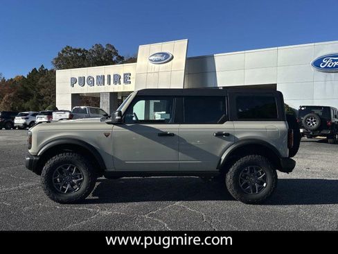 New 2025 Ford Bronco Badlands image 4