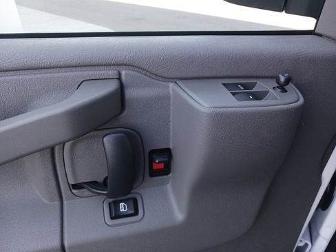 New 2025 Chevrolet Express 3500 Extended image 24