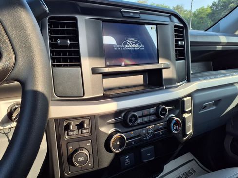 New 2026 Ford F550 4x4 Regular Cab Super Duty image 4