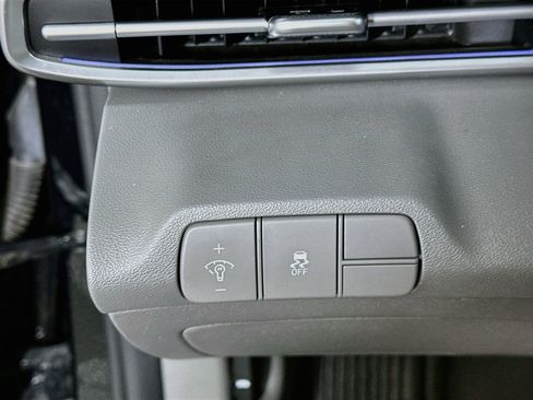 Used 2025 Hyundai Elantra SEL FWD image 17