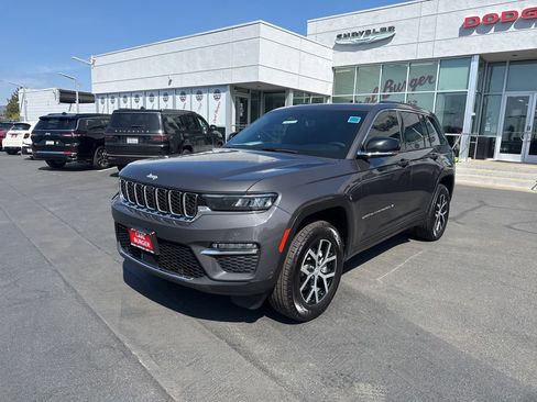 Certified 2024 Jeep Grand Cherokee Limited w/ Luxury Tech Group II image 3