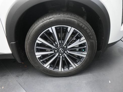 Used 2026 Nissan Pathfinder Platinum FWD image 26