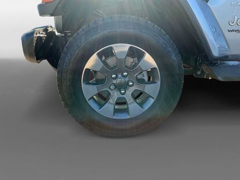 Used 2020 Jeep Wrangler Unlimited Sahara image 14