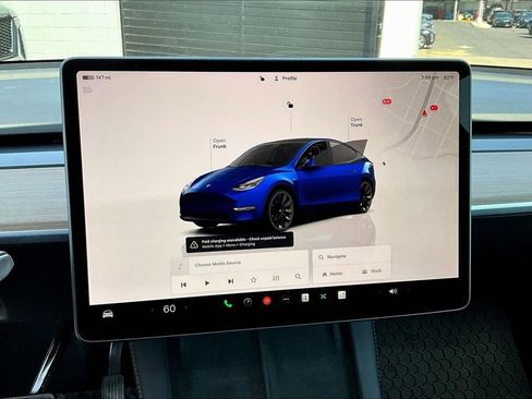 Used 2023 Tesla Model Y Long Range image 33