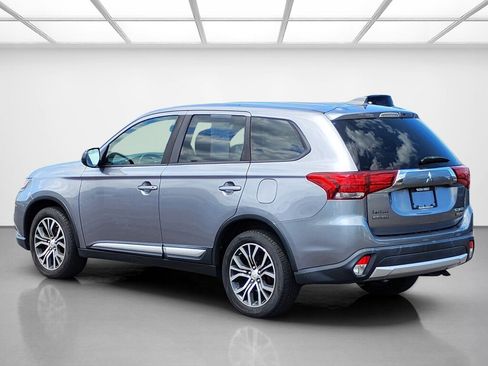 Used 2017 Mitsubishi Outlander ES AWD/4WD image 3