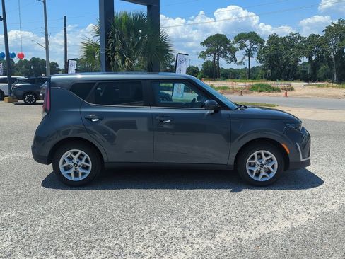 Used 2025 Kia Soul LX w/ LX Technology Package FWD image 8