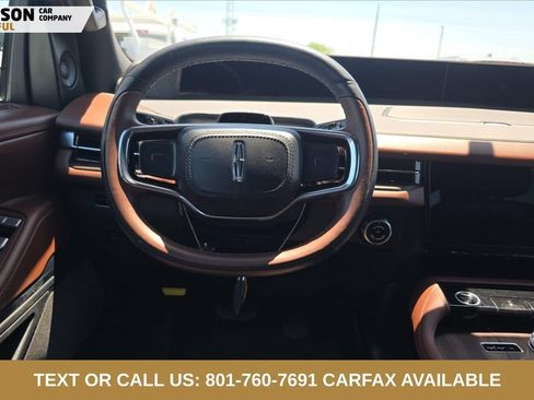Used 2025 Lincoln Navigator Reserve AWD/4WD image 5
