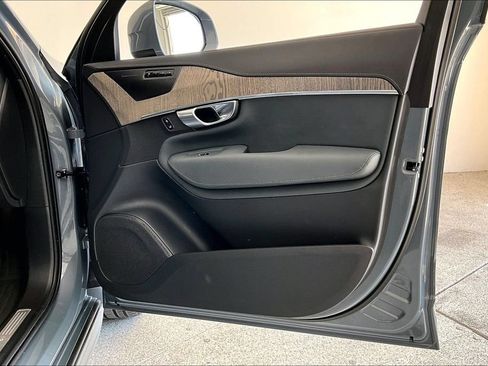 Certified 2023 Volvo XC90 B6 Ultimate w/ Lounge Package AWD/4WD image 24