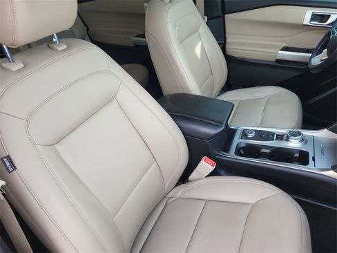 Used 2022 Ford Explorer XLT w/ Equipment Group 202A image 34