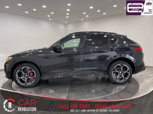 Used 2022 Alfa Romeo Stelvio Veloce image 4