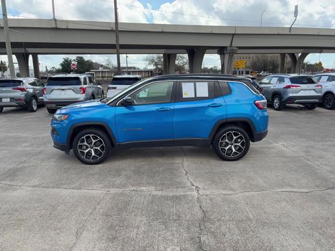 Used 2025 Jeep Compass Limited image 10