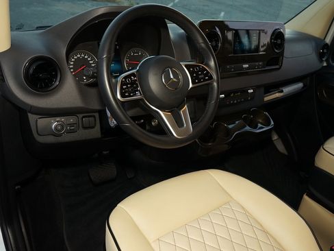 Used 2022 Mercedes-Benz Sprinter 3500 image 8