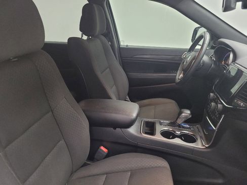 Used 2019 Jeep Grand Cherokee Laredo image 21