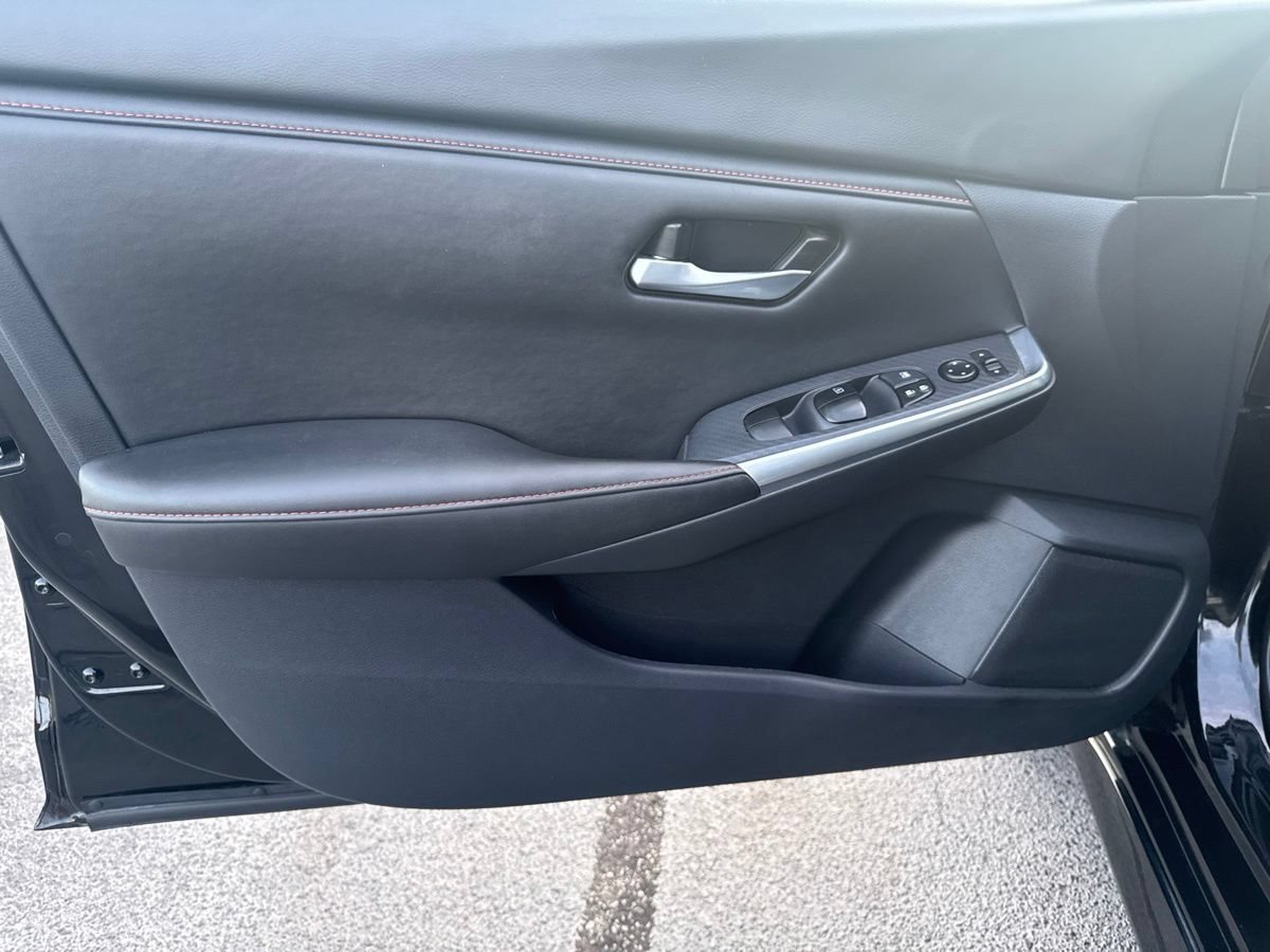 Used 2025 Nissan Sentra SR FWD image 13