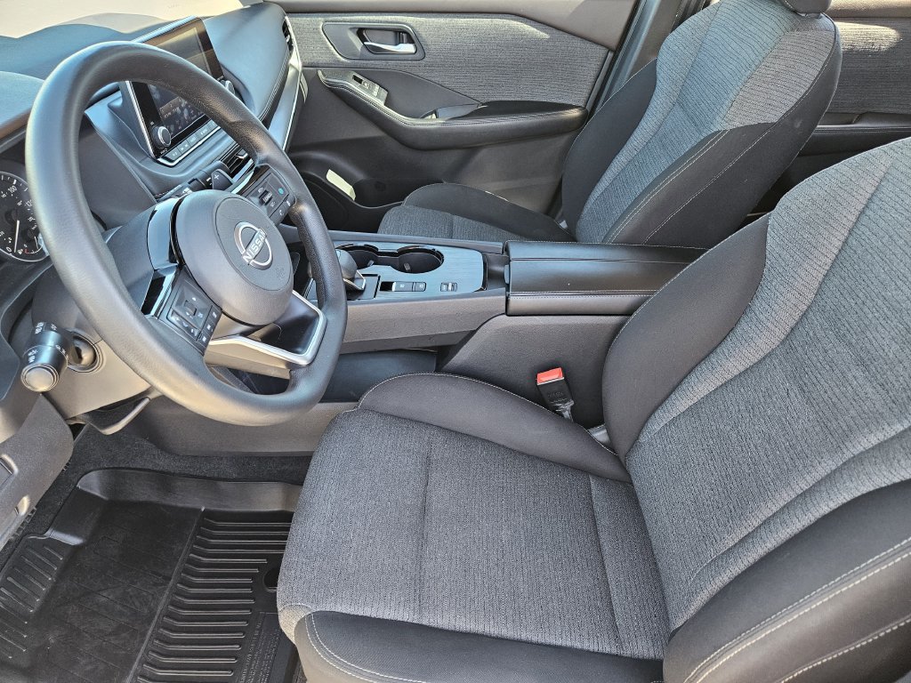 Used 2022 Nissan Rogue SV FWD image 9
