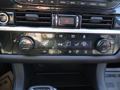 Used 2024 Nissan Pathfinder SL image 25