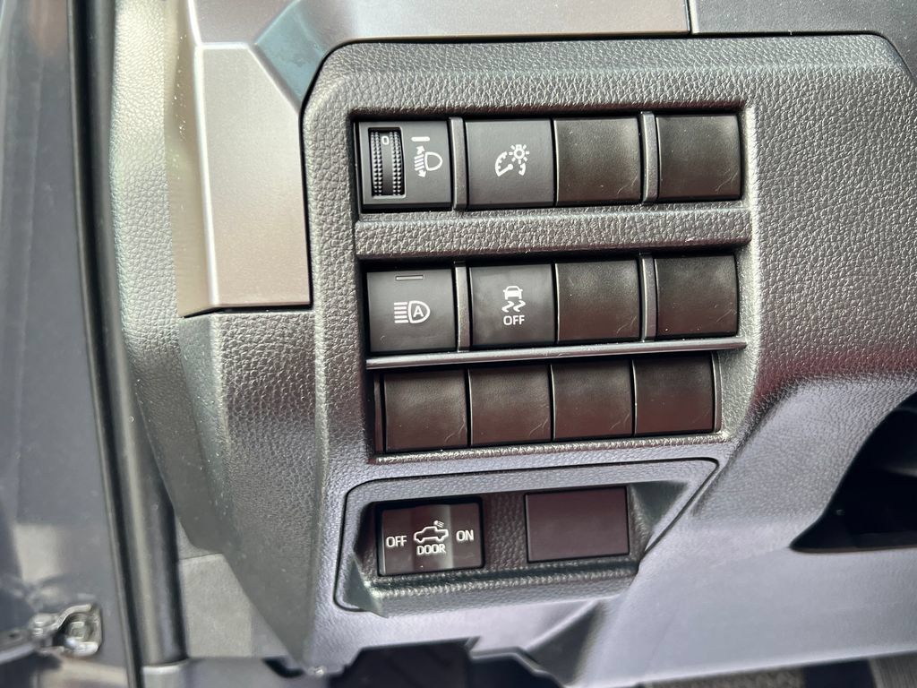 Used 2024 Toyota Tacoma SR5 AWD/4WD image 21