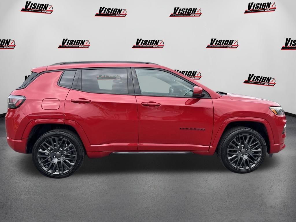 Used 2022 Jeep Compass Limited w/ (RED) Package AWD/4WD image 4
