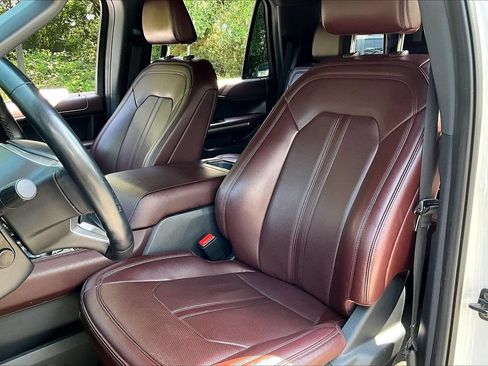 Used 2024 Ford Expedition Limited AWD/4WD image 18