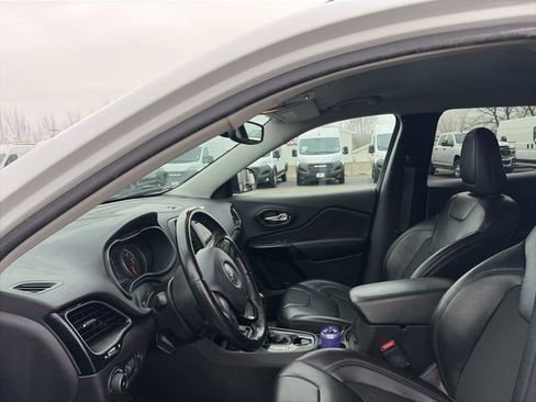 Used 2020 Jeep Cherokee Latitude Plus image 10