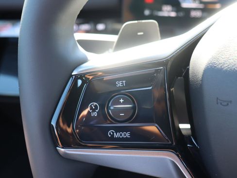 Used 2025 BMW 530i w/ Premium Package image 5