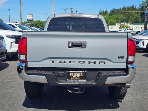 Used 2019 Toyota Tacoma TRD Off-Road AWD/4WD image 4