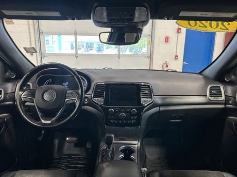 Used 2020 Jeep Grand Cherokee Altitude AWD/4WD image 16