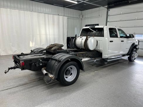 Used 2022 RAM 5500 Tradesman w/ Chrome Appearance Group AWD/4WD image 3