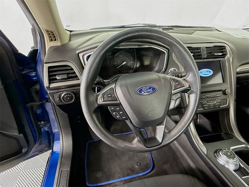 Used 2017 Ford Fusion SE w/ Fusion SE Technology Package image 12