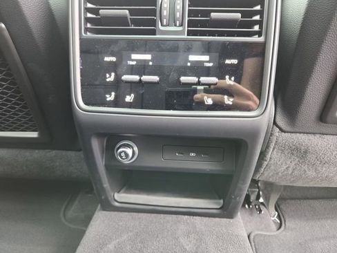 Used 2025 Porsche Cayenne GTS AWD/4WD image 16