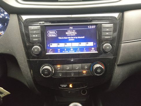 Used 2018 Nissan Rogue S image 25