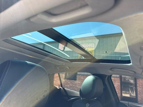 Used 2017 INFINITI QX30 Premium w/ Navigation Package image 51